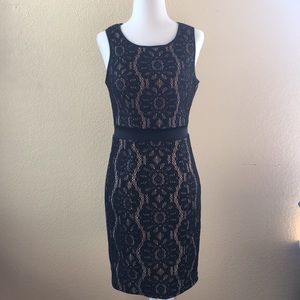 Dress size 3/4 fully lined. Pre-owned. Great condition.